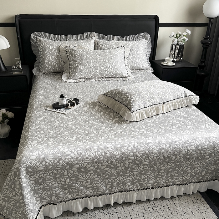 91家纺网 家纺一手货源 找家纺 卡罗兰 2026新款床盖凉席凉感豆豆凉席花边床盖冰豆豆凉席单件三件套-繁花系列 繁花-浅灰