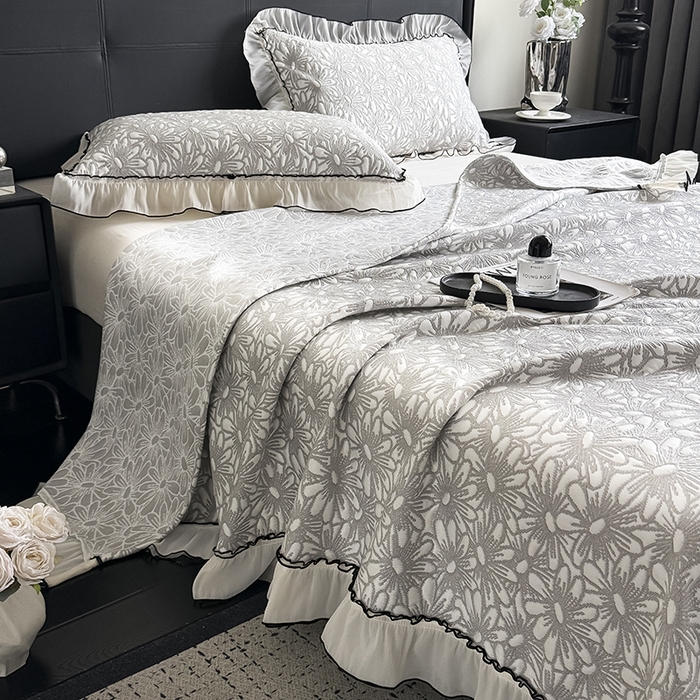 91家纺网 家纺一手货源 找家纺 卡罗兰 2026新款床盖凉席凉感豆豆凉席花边床盖冰豆豆凉席单件三件套-繁花系列 繁花-浅灰