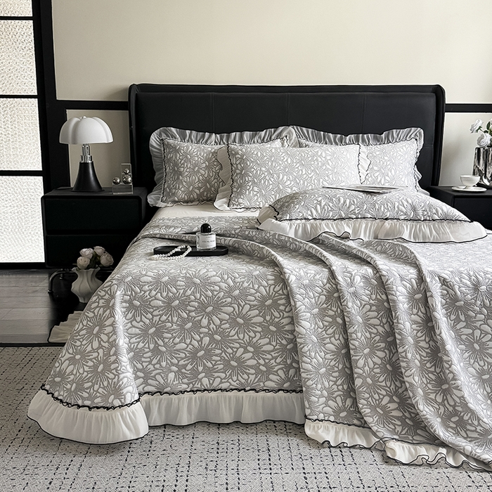 91家纺网 家纺一手货源 找家纺 卡罗兰 2026新款床盖凉席凉感豆豆凉席花边床盖冰豆豆凉席单件三件套-繁花系列 繁花-浅灰