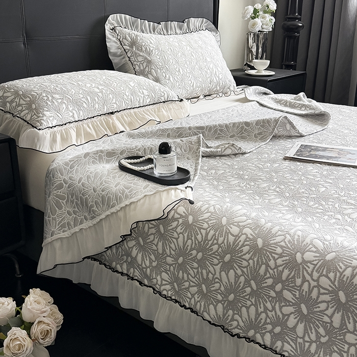 91家纺网 家纺一手货源 找家纺 卡罗兰 2026新款床盖凉席凉感豆豆凉席花边床盖冰豆豆凉席单件三件套-繁花系列 繁花-浅灰