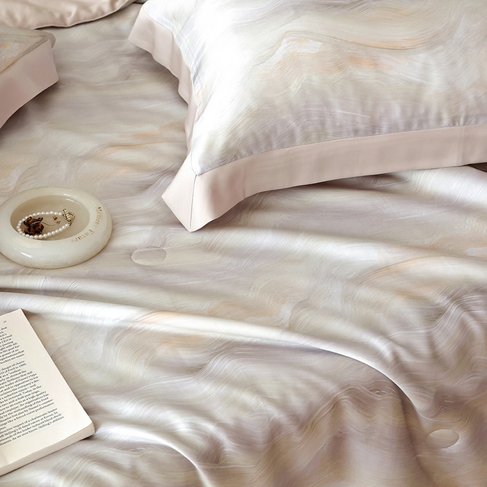 91家纺网 家纺一手货源 找家纺 久典家居 2026新款20%桑蚕丝+80%聚酯纤维宽边夏被四件套 云梦泽