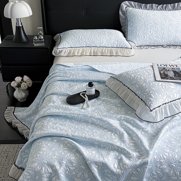 91家纺网 家纺一手货源 找家纺 卡罗兰 2026新款床盖凉席凉感豆豆凉席花边床盖冰豆豆凉席单件三件套-繁花系列 繁花-天蓝