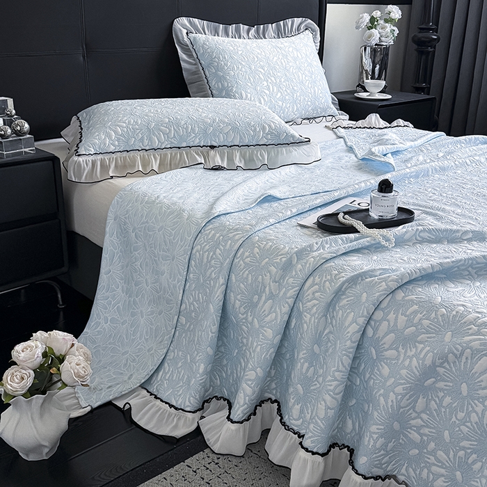 91家纺网 家纺一手货源 找家纺 卡罗兰 2026新款床盖凉席凉感豆豆凉席花边床盖冰豆豆凉席单件三件套-繁花系列 繁花-天蓝