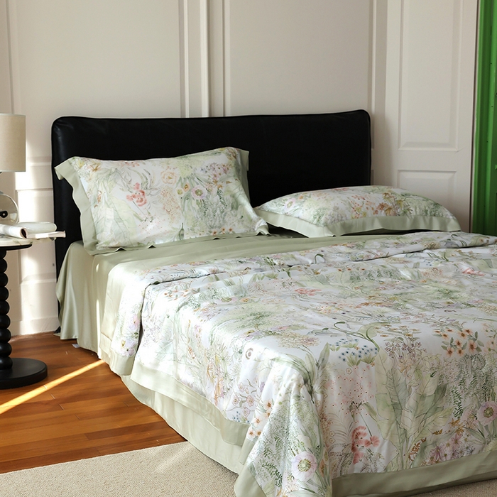 91家纺网 家纺一手货源 找家纺 久典家居 2026新款20%桑蚕丝+80%聚酯纤维宽边夏被四件套 知夏