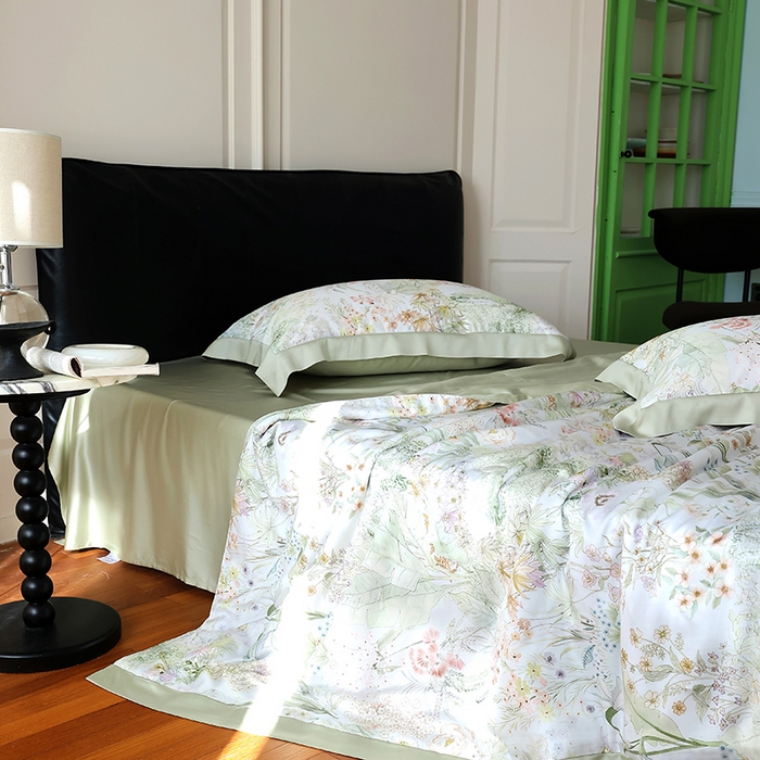 91家纺网 家纺一手货源 找家纺 久典家居 2026新款20%桑蚕丝+80%聚酯纤维宽边夏被四件套 知夏