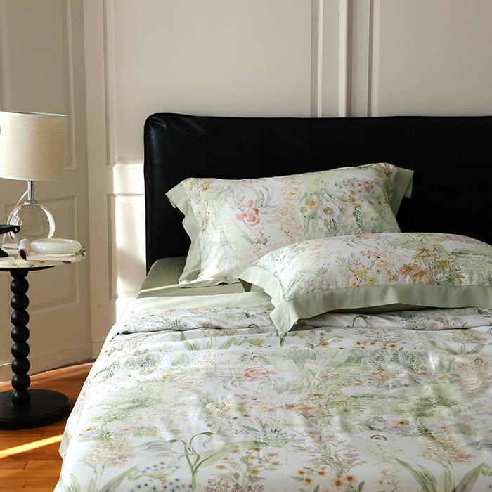 91家纺网 家纺一手货源 找家纺 久典家居 2026新款20%桑蚕丝+80%聚酯纤维宽边夏被四件套 知夏