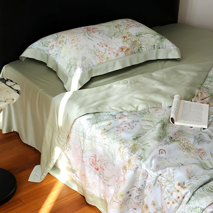 91家纺网 家纺一手货源 找家纺 久典家居 2026新款20%桑蚕丝+80%聚酯纤维宽边夏被四件套 知夏