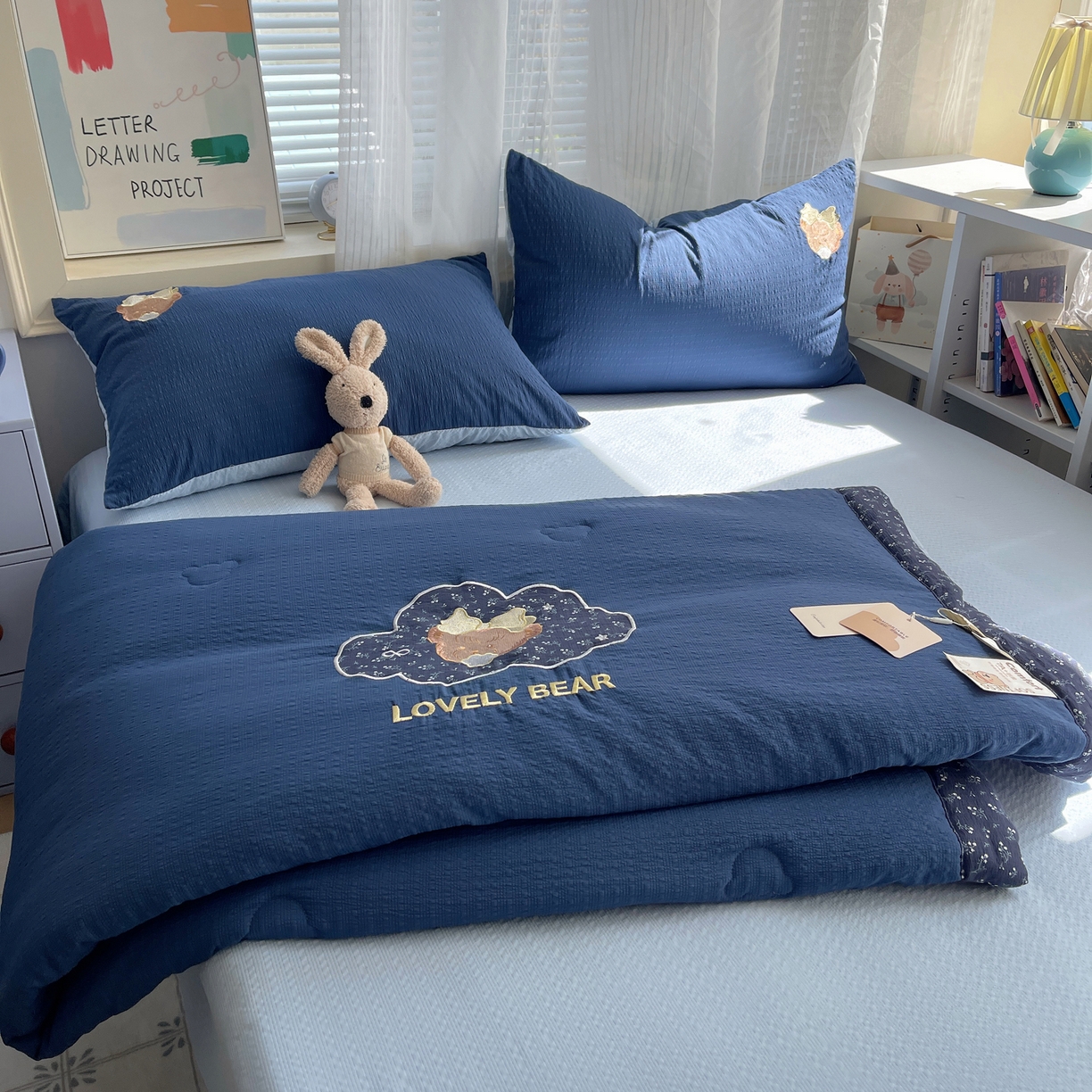 91家纺网 家纺一手货源 找家纺 （总）贝扬思家纺 2026新款泡芙纱夏被夏凉被空调被贴布绣套件@小熊日记系列（可爱到犯规的夏被噜）