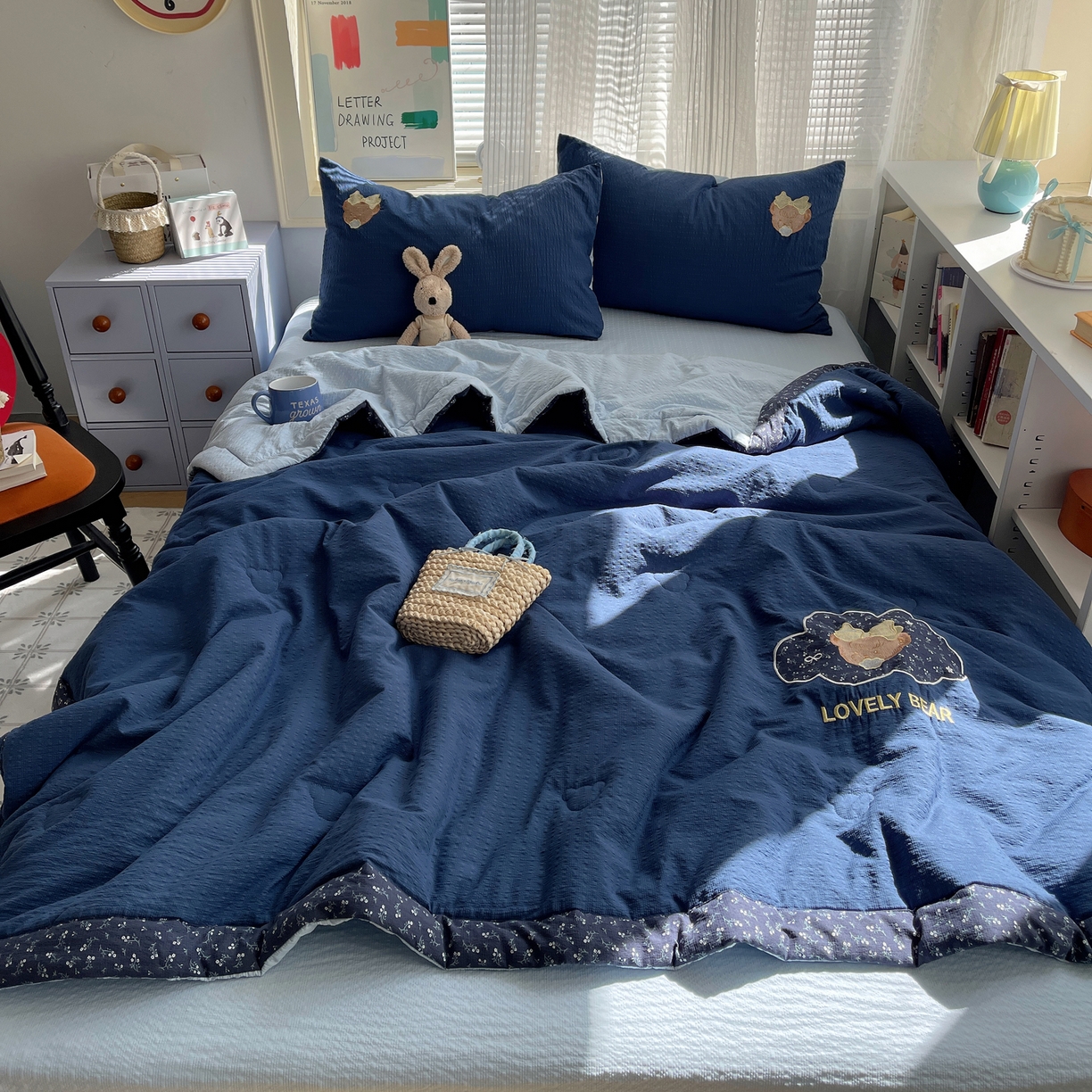 91家纺网 家纺一手货源 找家纺 （总）贝扬思家纺 2026新款泡芙纱夏被夏凉被空调被贴布绣套件@小熊日记系列（可爱到犯规的夏被噜）