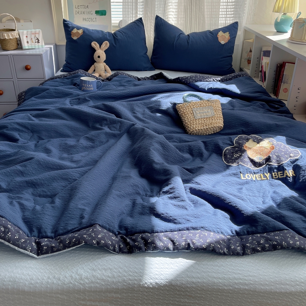 91家纺网 家纺一手货源 找家纺 （总）贝扬思家纺 2026新款泡芙纱夏被夏凉被空调被贴布绣套件@小熊日记系列（可爱到犯规的夏被噜）