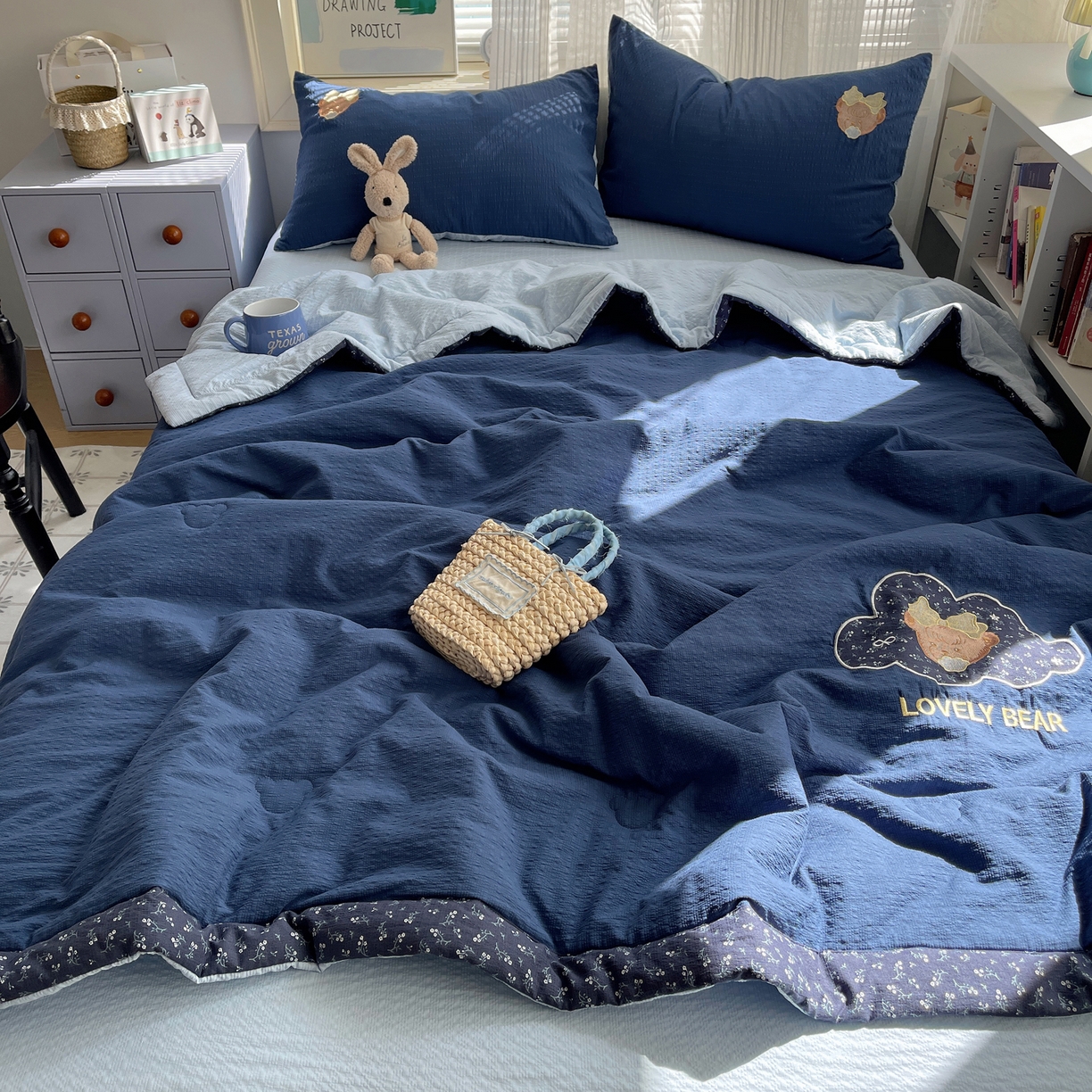 91家纺网 家纺一手货源 找家纺 （总）贝扬思家纺 2026新款泡芙纱夏被夏凉被空调被贴布绣套件@小熊日记系列（可爱到犯规的夏被噜）