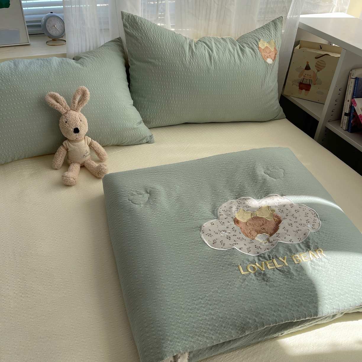 91家纺网 家纺一手货源 找家纺 （总）贝扬思家纺 2026新款泡芙纱夏被夏凉被空调被贴布绣套件@小熊日记系列（可爱到犯规的夏被噜）