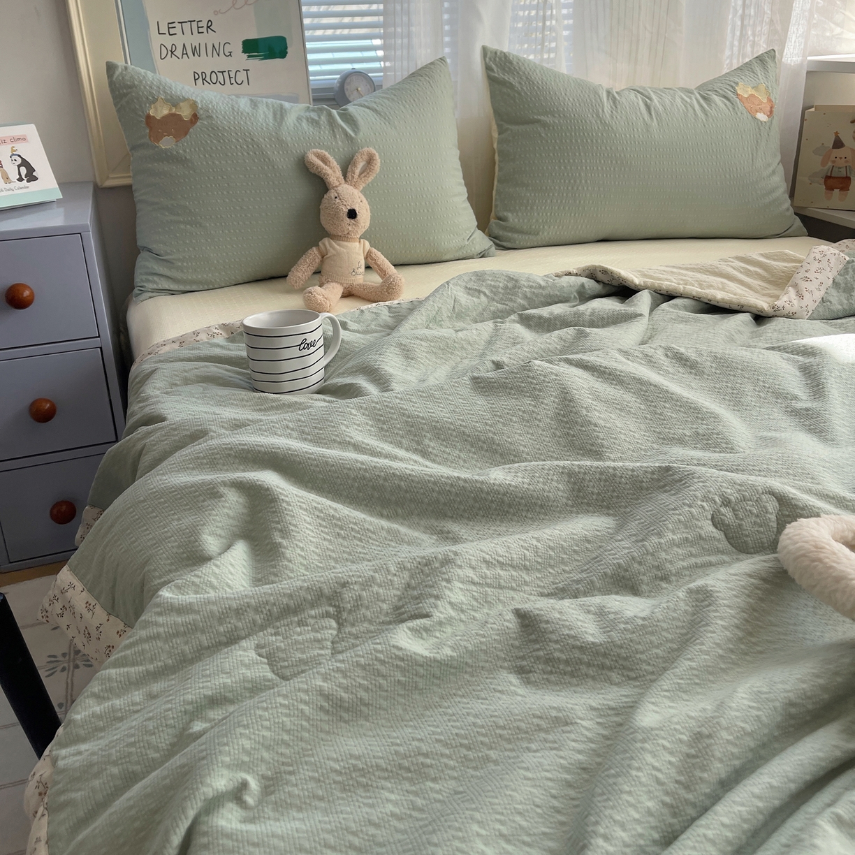 91家纺网 家纺一手货源 找家纺 贝扬思家纺 2026新款泡芙纱夏被夏凉被空调被贴布绣套件@小熊日记系列（可爱到犯规的夏被噜） 小熊日记-绿