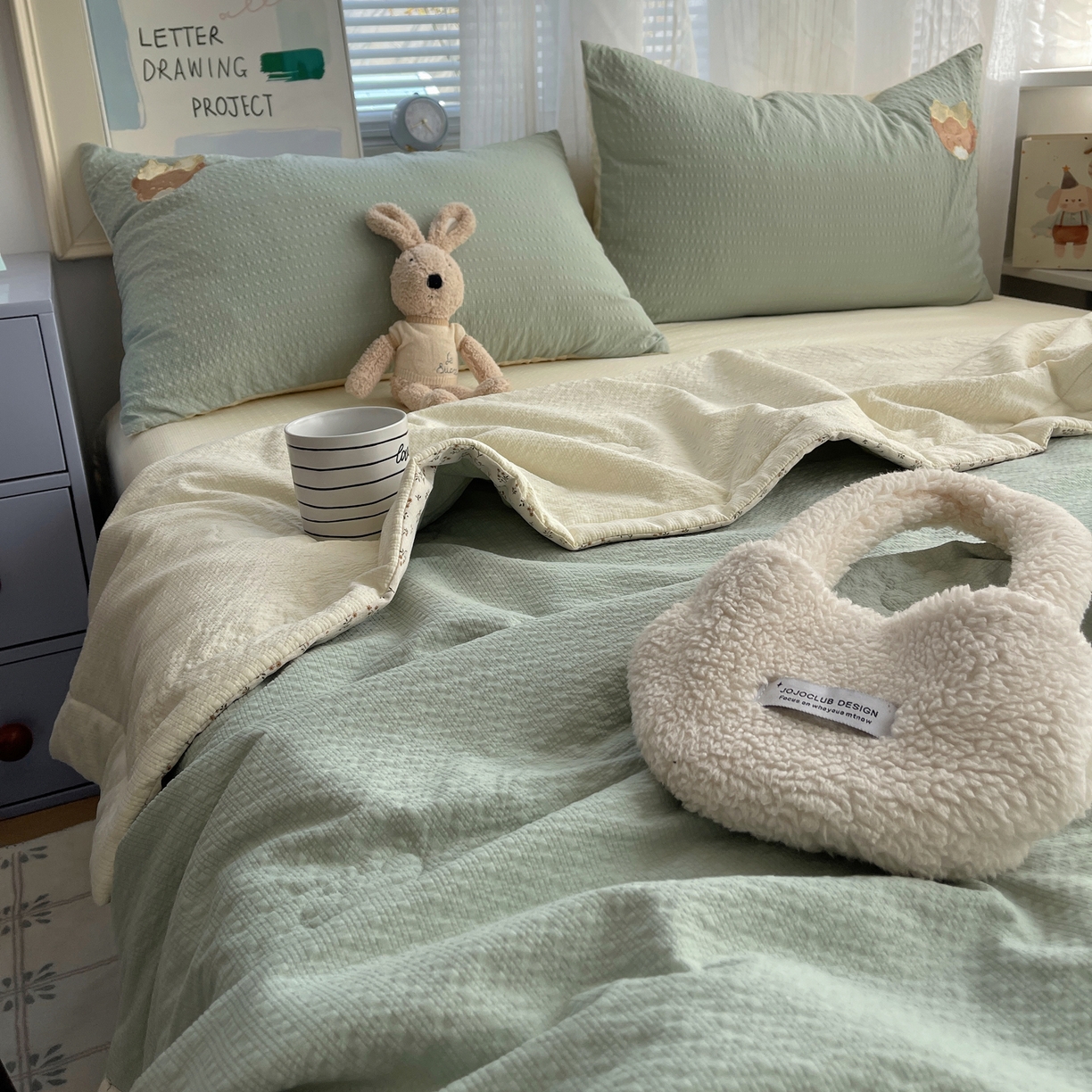 91家纺网 家纺一手货源 找家纺 贝扬思家纺 2026新款泡芙纱夏被夏凉被空调被贴布绣套件@小熊日记系列（可爱到犯规的夏被噜） 小熊日记-绿