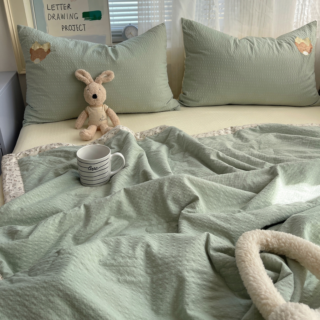 91家纺网 家纺一手货源 找家纺 贝扬思家纺 2026新款泡芙纱夏被夏凉被空调被贴布绣套件@小熊日记系列（可爱到犯规的夏被噜） 小熊日记-绿