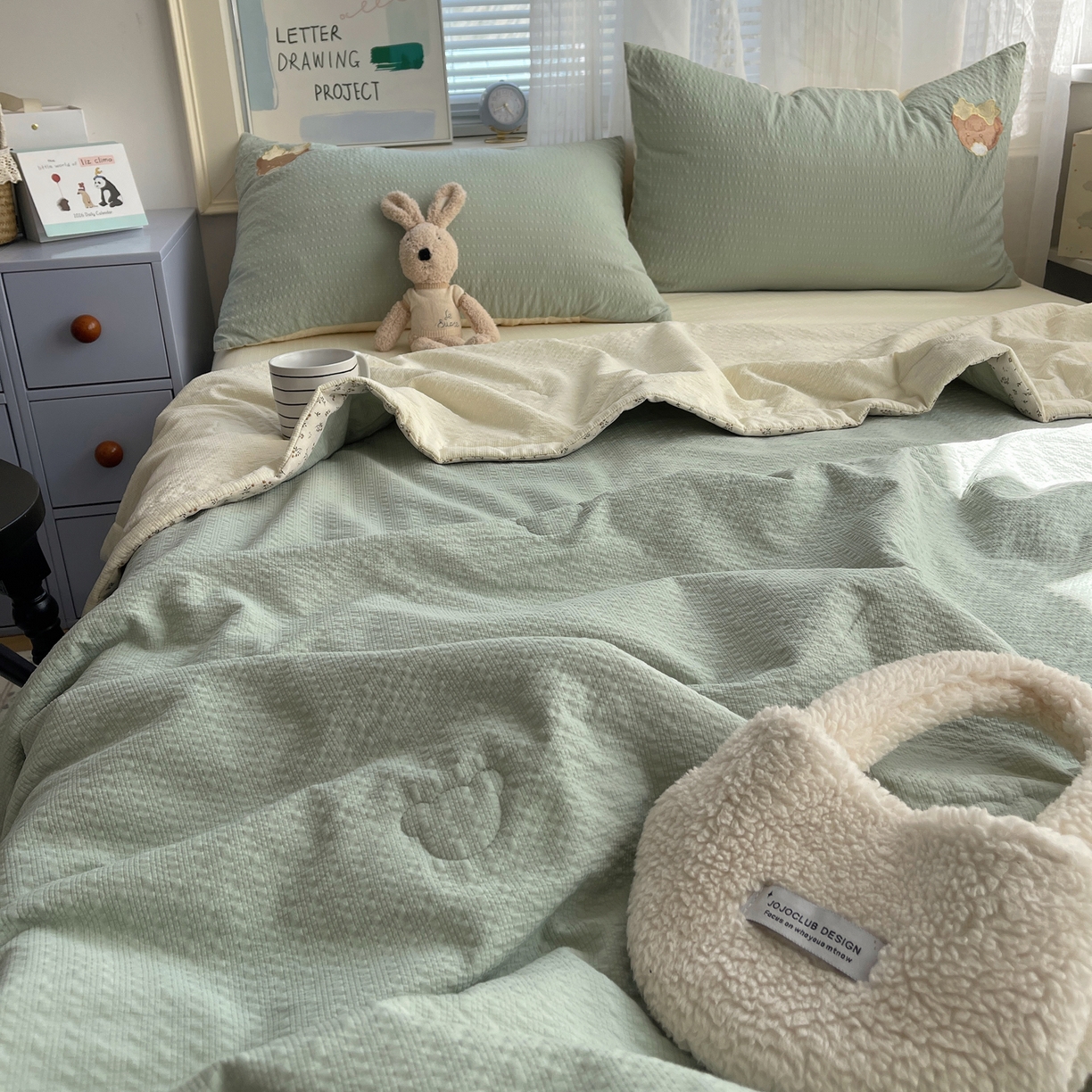 91家纺网 家纺一手货源 找家纺 贝扬思家纺 2026新款泡芙纱夏被夏凉被空调被贴布绣套件@小熊日记系列（可爱到犯规的夏被噜） 小熊日记-绿