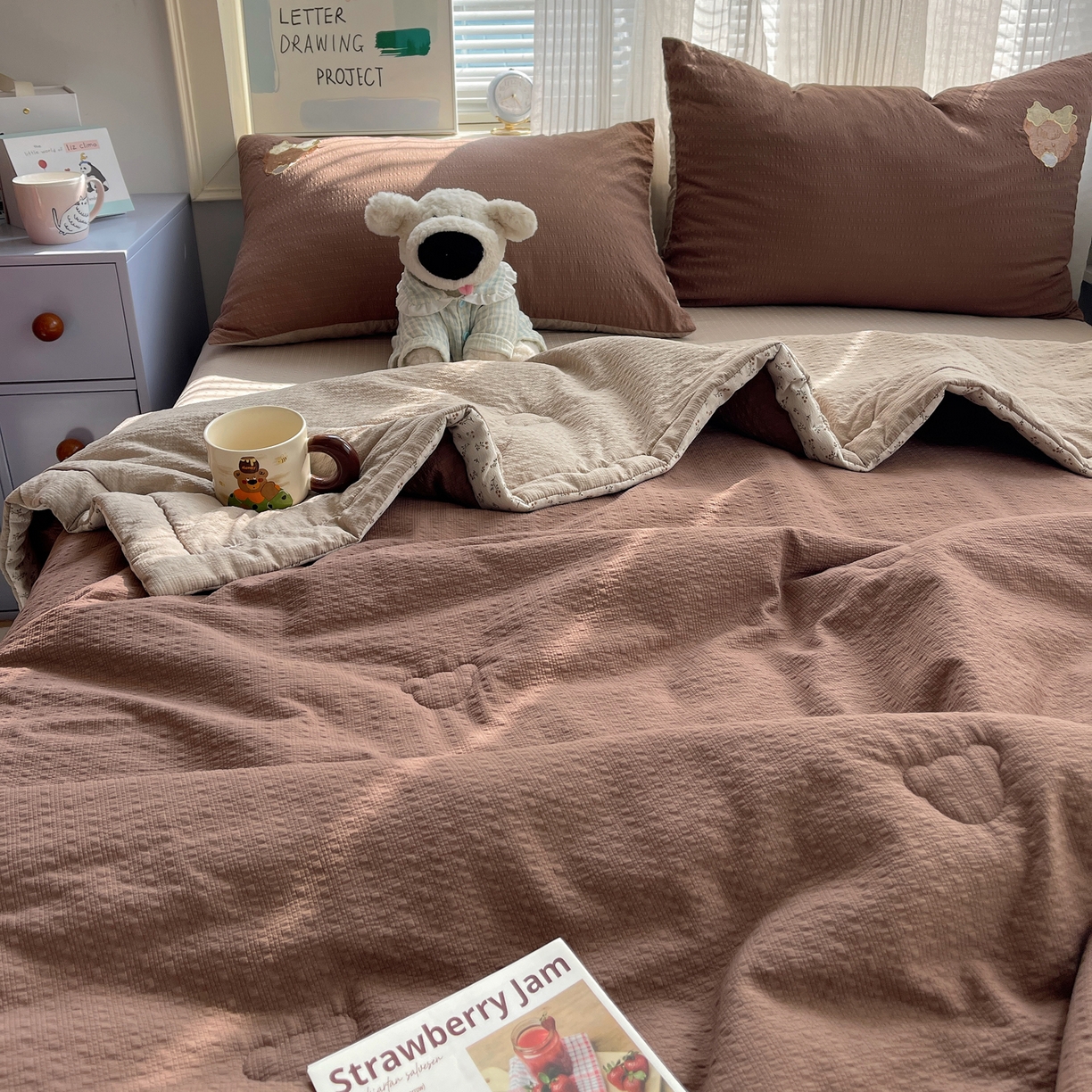 91家纺网 家纺一手货源 找家纺 贝扬思家纺 2026新款泡芙纱夏被夏凉被空调被贴布绣套件@小熊日记系列（可爱到犯规的夏被噜） 小熊日记-咖