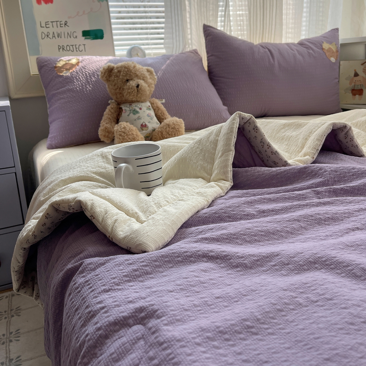 91家纺网 家纺一手货源 找家纺 贝扬思家纺 2026新款泡芙纱夏被夏凉被空调被贴布绣套件@小熊日记系列（可爱到犯规的夏被噜） 小熊日记-紫