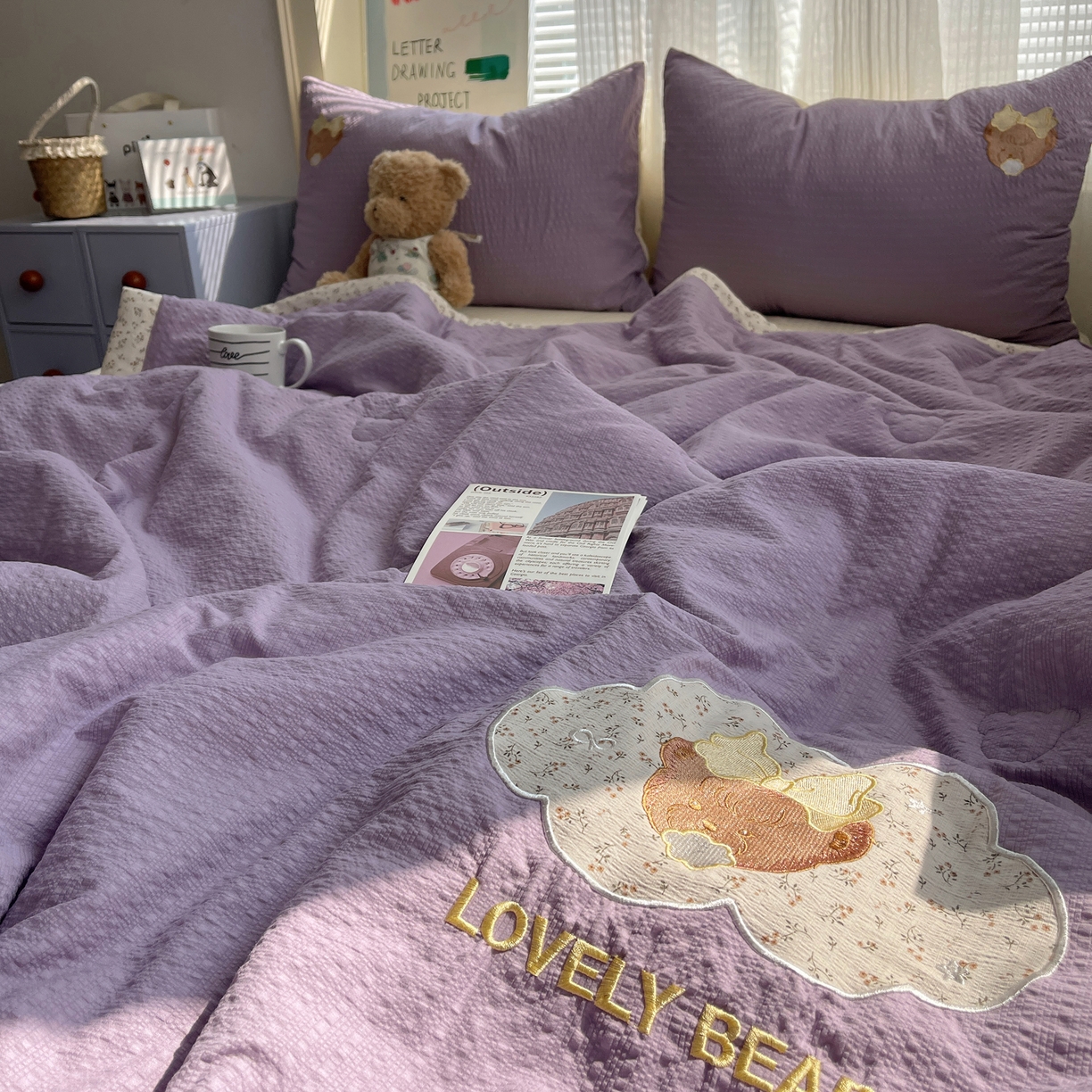 91家纺网 家纺一手货源 找家纺 贝扬思家纺 2026新款泡芙纱夏被夏凉被空调被贴布绣套件@小熊日记系列（可爱到犯规的夏被噜） 小熊日记-紫