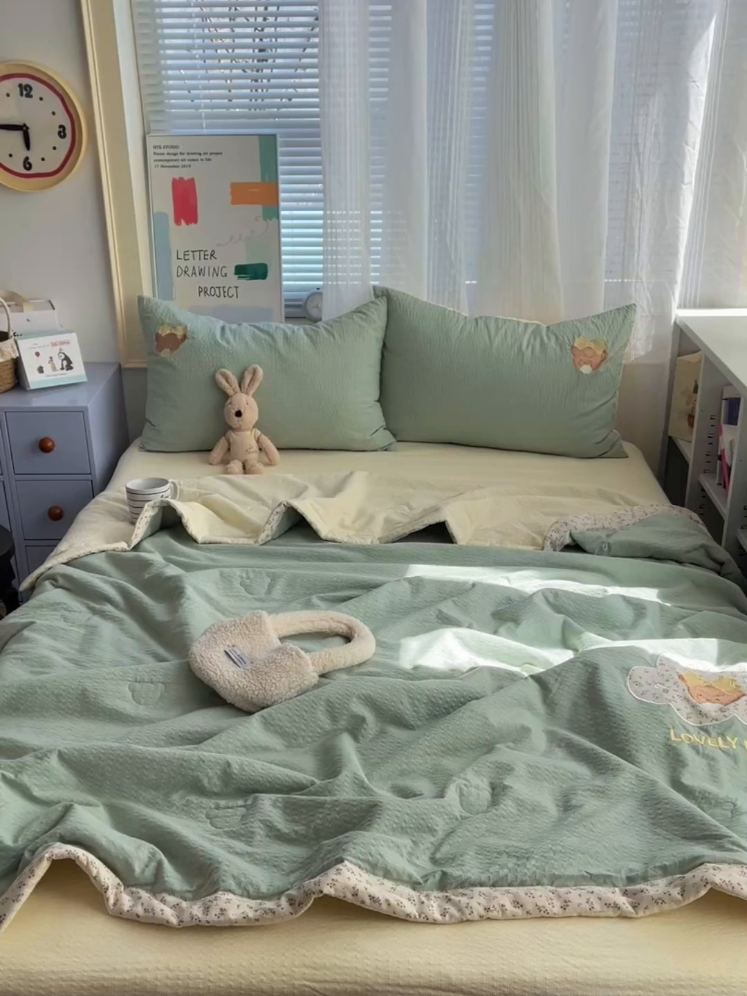 91家纺网 家纺一手货源 找家纺 贝扬思家纺 2026新款泡芙纱夏被夏凉被空调被贴布绣套件@小熊日记系列（可爱到犯规的夏被噜） 小熊日记-绿