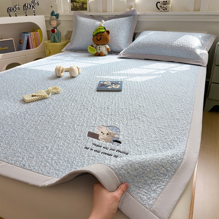 91家纺网 家纺一手货源 找家纺 莱家富 2026新款卡通夏天冰豆豆凉席三件套儿童单人冰丝席凉感值过0.21可机水洗宿舍空 床席款加班狗