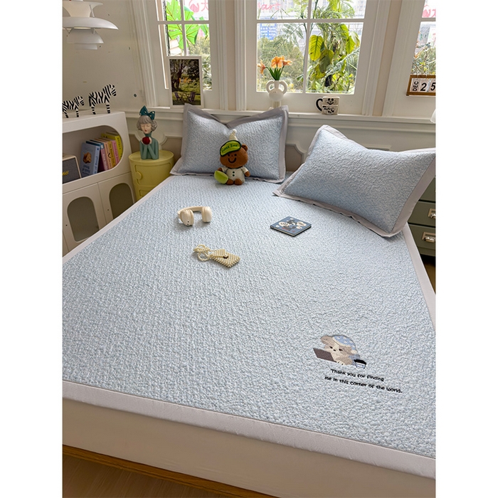 91家纺网 家纺一手货源 找家纺 莱家富 2026新款卡通夏天冰豆豆凉席三件套儿童单人冰丝席凉感值过0.21可机水洗宿舍空 床席款加班狗