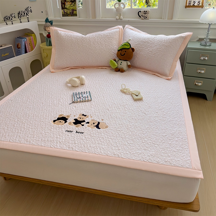 91家纺网 家纺一手货源 找家纺 莱家富 2026新款卡通夏天冰豆豆凉席三件套儿童单人冰丝席凉感值过0.21可机水洗宿舍空 床席款小熊派对