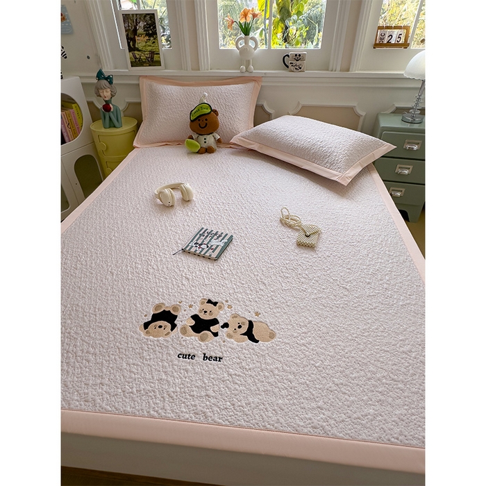 91家纺网 家纺一手货源 找家纺 莱家富 2026新款卡通夏天冰豆豆凉席三件套儿童单人冰丝席凉感值过0.21可机水洗宿舍空 床席款小熊派对