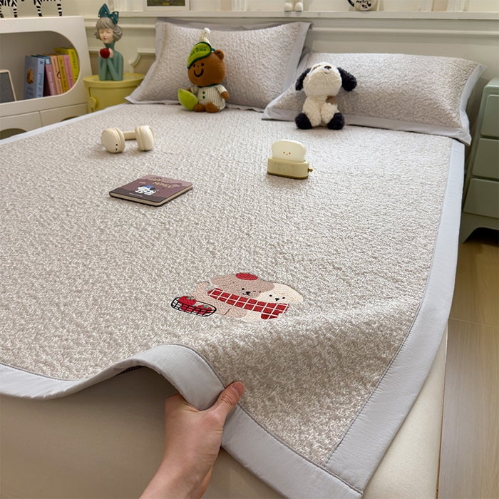 91家纺网 家纺一手货源 找家纺 莱家富 2026新款卡通夏天冰豆豆凉席三件套儿童单人冰丝席凉感值过0.21可机水洗宿舍空 床席款围巾小狗