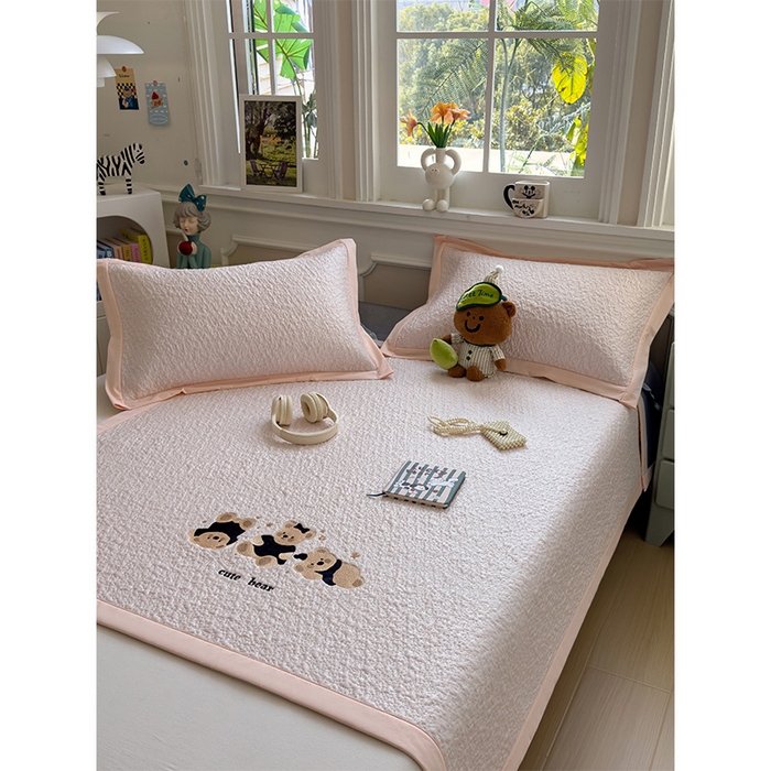 91家纺网 家纺一手货源 找家纺 莱家富 2026新款卡通夏天冰豆豆凉席三件套儿童单人冰丝席凉感值过0.21可机水洗宿舍空 床席款小熊派对