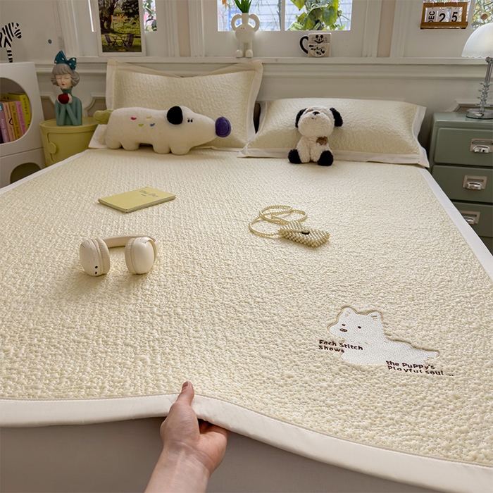 91家纺网 家纺一手货源 找家纺 莱家富 2026新款卡通夏天冰豆豆凉席三件套儿童单人冰丝席凉感值过0.21可机水洗宿舍空 床席款软萌西高地