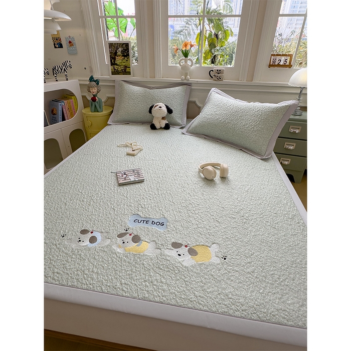 91家纺网 家纺一手货源 找家纺 莱家富 2026新款卡通夏天冰豆豆凉席三件套儿童单人冰丝席凉感值过0.21可机水洗宿舍空 床席款三只小狗