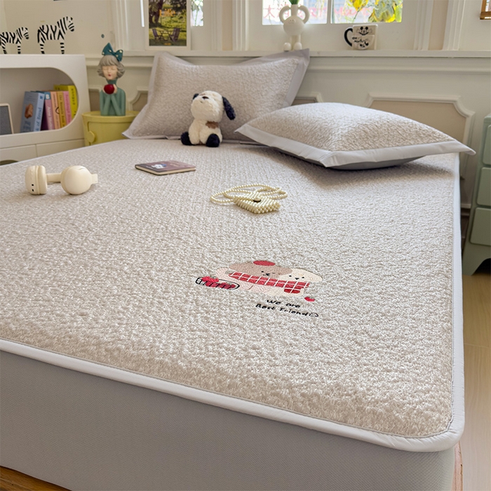 91家纺网 家纺一手货源 找家纺 莱家富 2026新款卡通夏天冰豆豆凉席三件套儿童单人冰丝席凉感值过0.21可机水洗宿舍空 床笠款围巾小狗