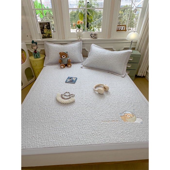 91家纺网 家纺一手货源 找家纺 莱家富 2026新款卡通夏天冰豆豆凉席三件套儿童单人冰丝席凉感值过0.21可机水洗宿舍空 床席款睡梦狗狗