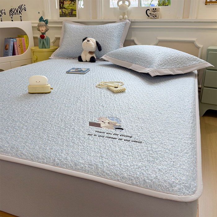 91家纺网 家纺一手货源 找家纺 莱家富 2026新款卡通夏天冰豆豆凉席三件套儿童单人冰丝席凉感值过0.21可机水洗宿舍空 床笠款加班狗