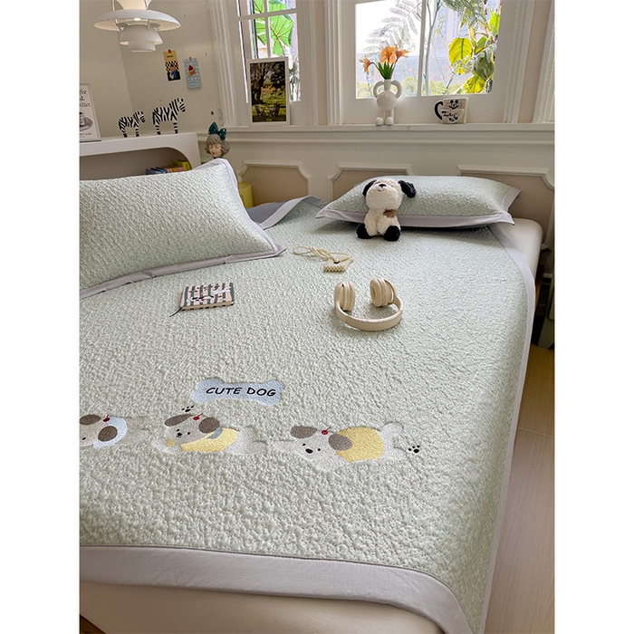 91家纺网 家纺一手货源 找家纺 莱家富 2026新款卡通夏天冰豆豆凉席三件套儿童单人冰丝席凉感值过0.21可机水洗宿舍空 床席款三只小狗