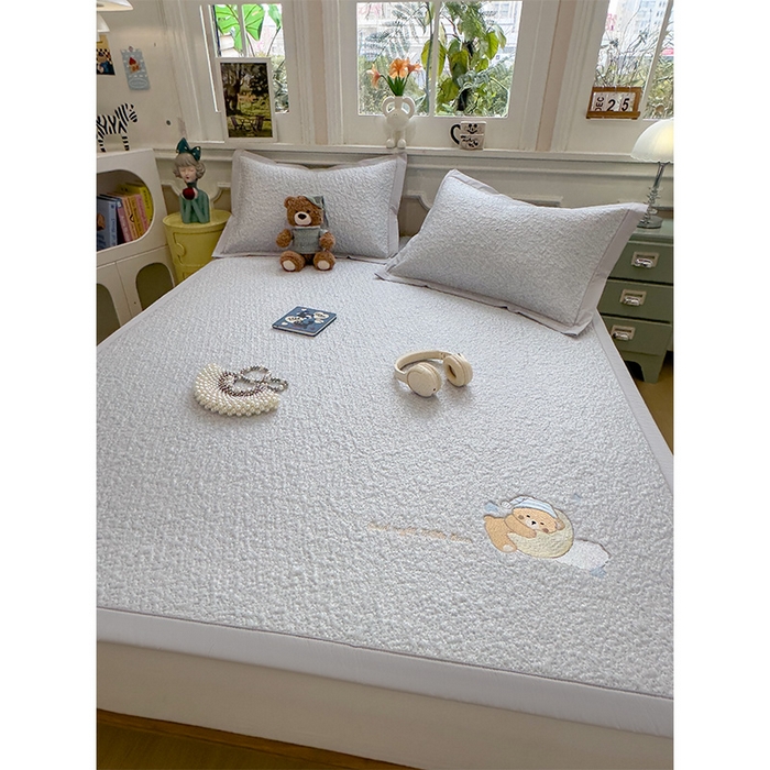 91家纺网 家纺一手货源 找家纺 莱家富 2026新款卡通夏天冰豆豆凉席三件套儿童单人冰丝席凉感值过0.21可机水洗宿舍空 床席款睡梦狗狗