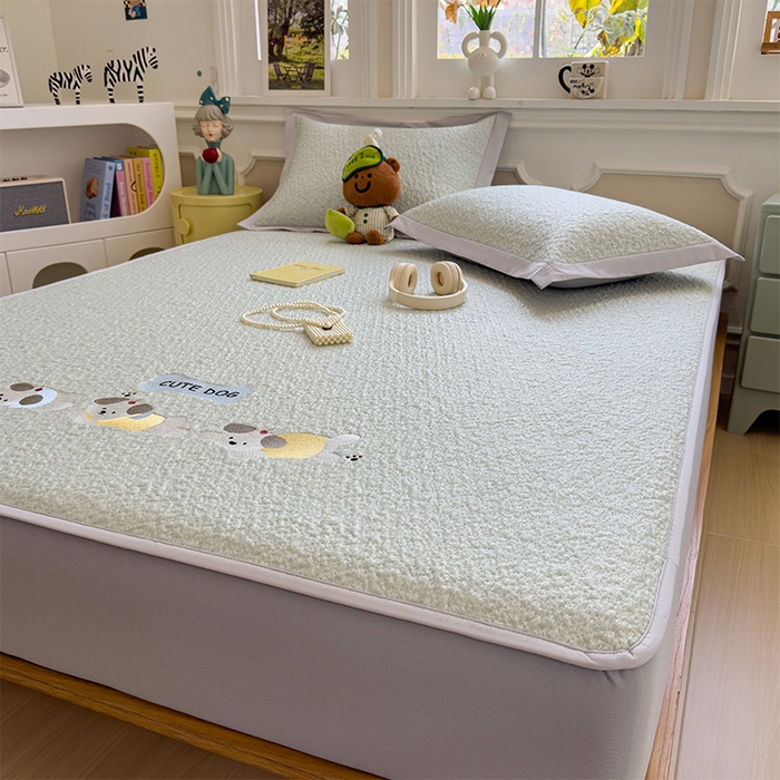 91家纺网 家纺一手货源 找家纺 莱家富 2026新款卡通夏天冰豆豆凉席三件套儿童单人冰丝席凉感值过0.21可机水洗宿舍空 床笠款三只小狗