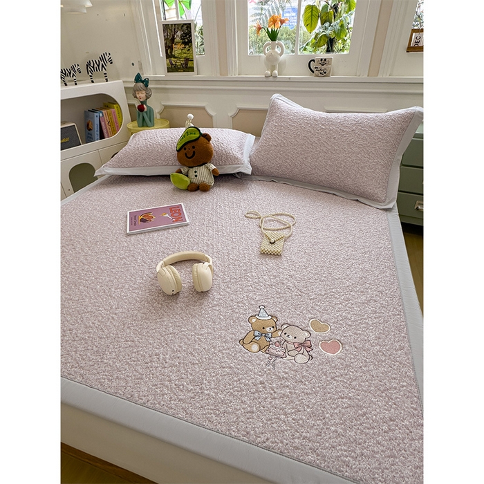 91家纺网 家纺一手货源 找家纺 莱家富 2026新款卡通夏天冰豆豆凉席三件套儿童单人冰丝席凉感值过0.21可机水洗宿舍空 床席款甜梦小熊