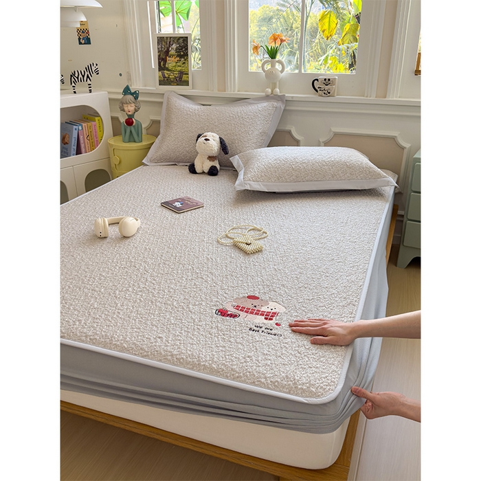 91家纺网 家纺一手货源 找家纺 莱家富 2026新款卡通夏天冰豆豆凉席三件套儿童单人冰丝席凉感值过0.21可机水洗宿舍空 床笠款围巾小狗