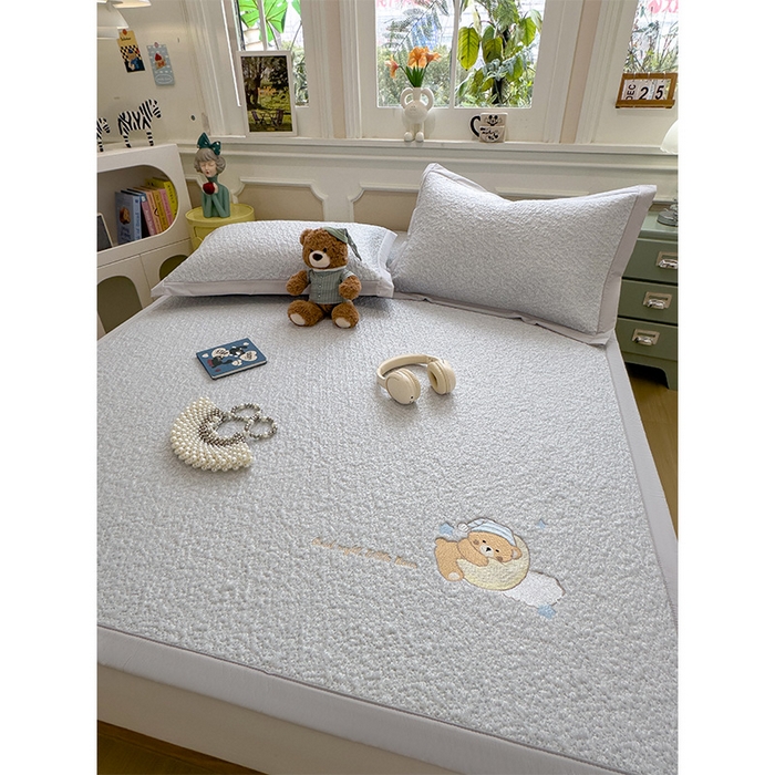 91家纺网 家纺一手货源 找家纺 莱家富 2026新款卡通夏天冰豆豆凉席三件套儿童单人冰丝席凉感值过0.21可机水洗宿舍空 床席款睡梦狗狗