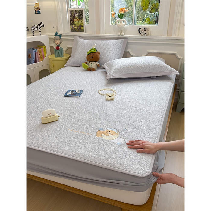 91家纺网 家纺一手货源 找家纺 莱家富 2026新款卡通夏天冰豆豆凉席三件套儿童单人冰丝席凉感值过0.21可机水洗宿舍空 床笠款睡梦狗狗