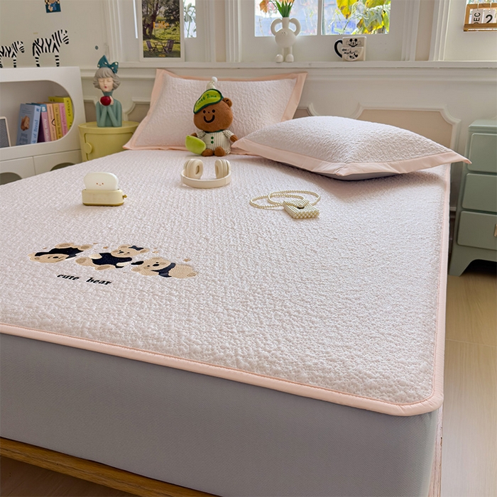 91家纺网 家纺一手货源 找家纺 莱家富 2026新款卡通夏天冰豆豆凉席三件套儿童单人冰丝席凉感值过0.21可机水洗宿舍空 床笠款小熊派对