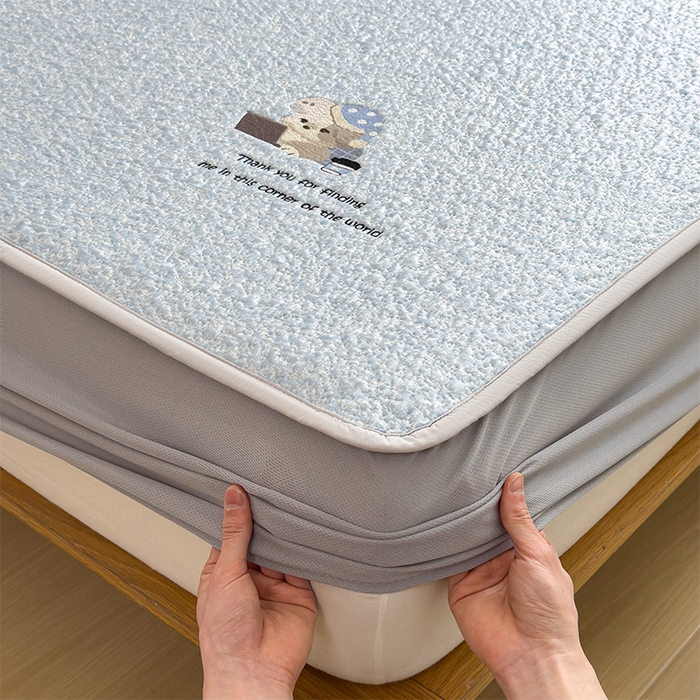 91家纺网 家纺一手货源 找家纺 莱家富 2026新款卡通夏天冰豆豆凉席三件套儿童单人冰丝席凉感值过0.21可机水洗宿舍空 床笠款加班狗