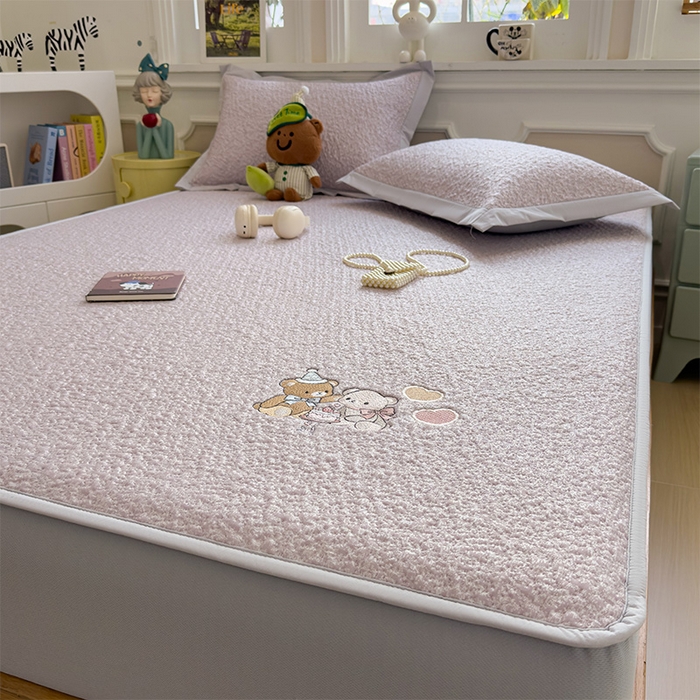 91家纺网 家纺一手货源 找家纺 莱家富 2026新款卡通夏天冰豆豆凉席三件套儿童单人冰丝席凉感值过0.21可机水洗宿舍空 床笠款甜梦小熊