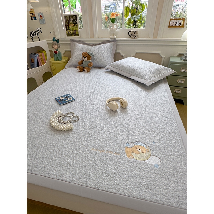 91家纺网 家纺一手货源 找家纺 莱家富 2026新款卡通夏天冰豆豆凉席三件套儿童单人冰丝席凉感值过0.21可机水洗宿舍空 床席款睡梦狗狗