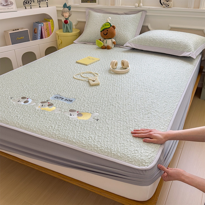 91家纺网 家纺一手货源 找家纺 莱家富 2026新款卡通夏天冰豆豆凉席三件套儿童单人冰丝席凉感值过0.21可机水洗宿舍空 床笠款三只小狗