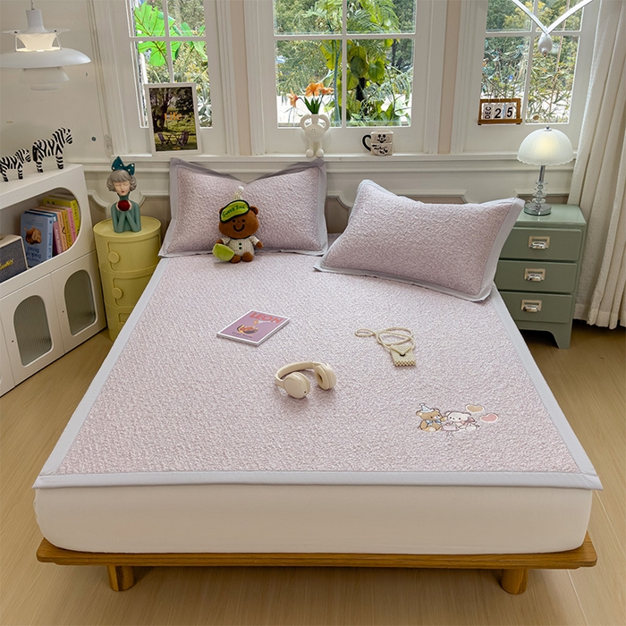 91家纺网 家纺一手货源 找家纺 莱家富 2026新款卡通夏天冰豆豆凉席三件套儿童单人冰丝席凉感值过0.21可机水洗宿舍空 床席款甜梦小熊