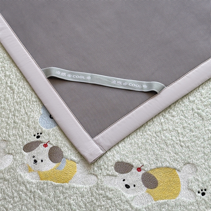 91家纺网 家纺一手货源 找家纺 莱家富 2026新款卡通夏天冰豆豆凉席三件套儿童单人冰丝席凉感值过0.21可机水洗宿舍空 床席款三只小狗