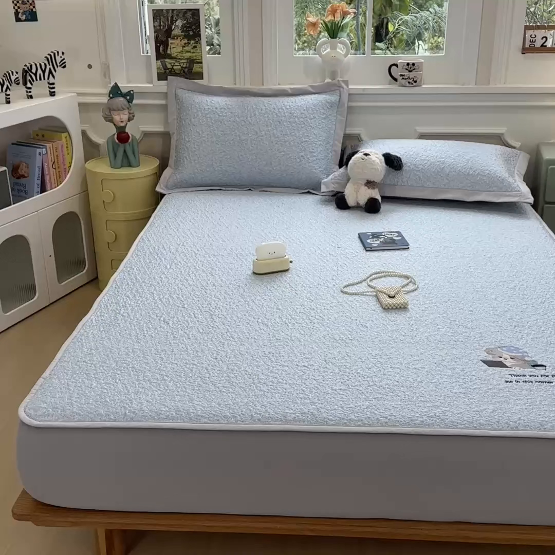 91家纺网 家纺一手货源 找家纺 莱家富 2026新款卡通夏天冰豆豆凉席三件套儿童单人冰丝席凉感值过0.21可机水洗宿舍空 床笠款加班狗